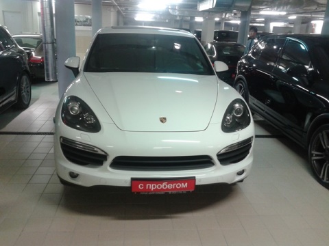 Porsche Cayenne S Hybrid спереди в Калининграде